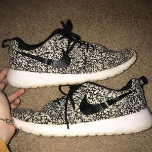 NIKE ROSHE - composition